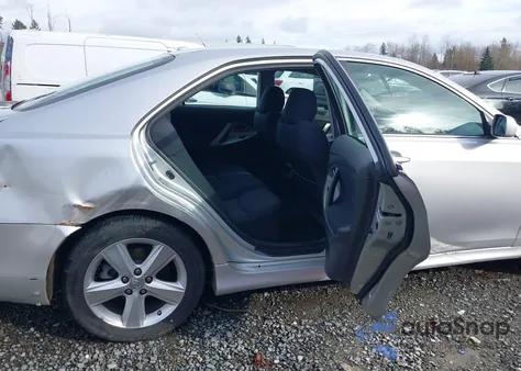2010 Toyota Camry Se z USA, uszkodzony, nr VIN 4T1BF3EK8AU017248